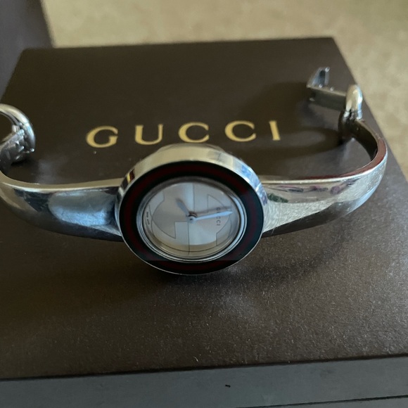 COPY - Authentic Gucci Interchangeably Watch - Picture 3 of 7
